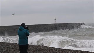 Strong winds as bad weather set to hit UK New Year celebrations | AFP @AFP