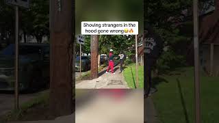 Shoving strangers in the hood gone wrong😂🔥
