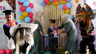 VICHO WISUDA TK MEMBAWA BARONGAN POCONG PUTIH