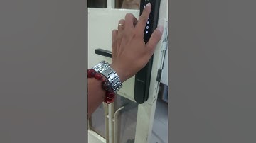 Khóa vân tay cửa sắt, giúp vô ra thuận tiện hơn, an toàn hơn. Lắp đặt trọn và bảo hành tận nơi.