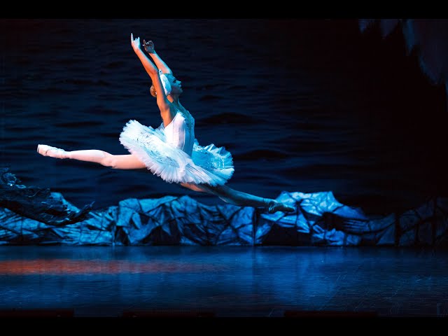 Swan Lake - Full Performance - Live Ballet class=