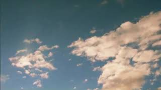 CAHAYA MATAHARI MENEMBUS AWAN DI LANGIT BIRU [No Copyright] GRATIS #videoilustrasi screenshot 4