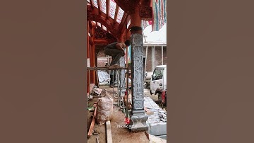 Lắp cột đá xanh hiên nhà tho 3 gian