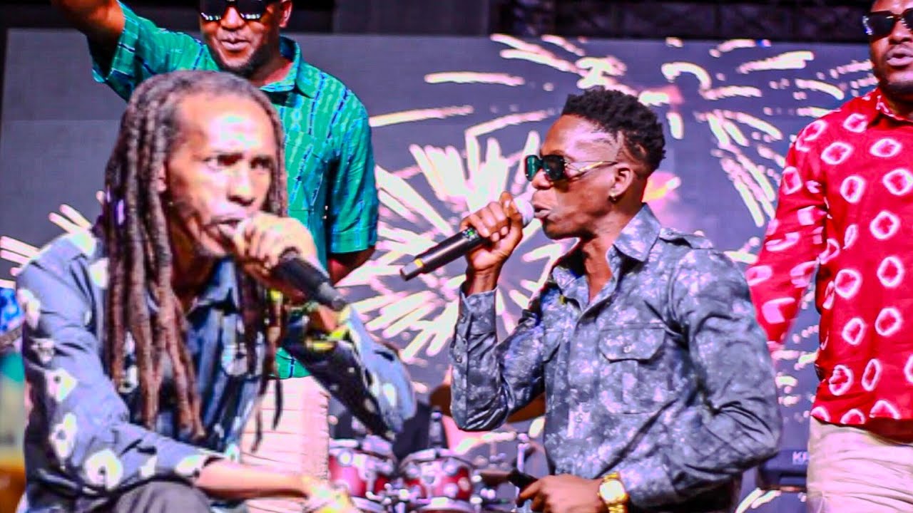 DAZ NUNDAZ NA FEROOZ WAKUMBUSHA ENZI HIZO WAIMBA LIVE 