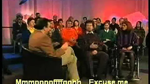 Boemerang Erik Hartman laughs at his guests.Subtitled
