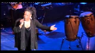 Evelyn Champagne King kisses dont lie live