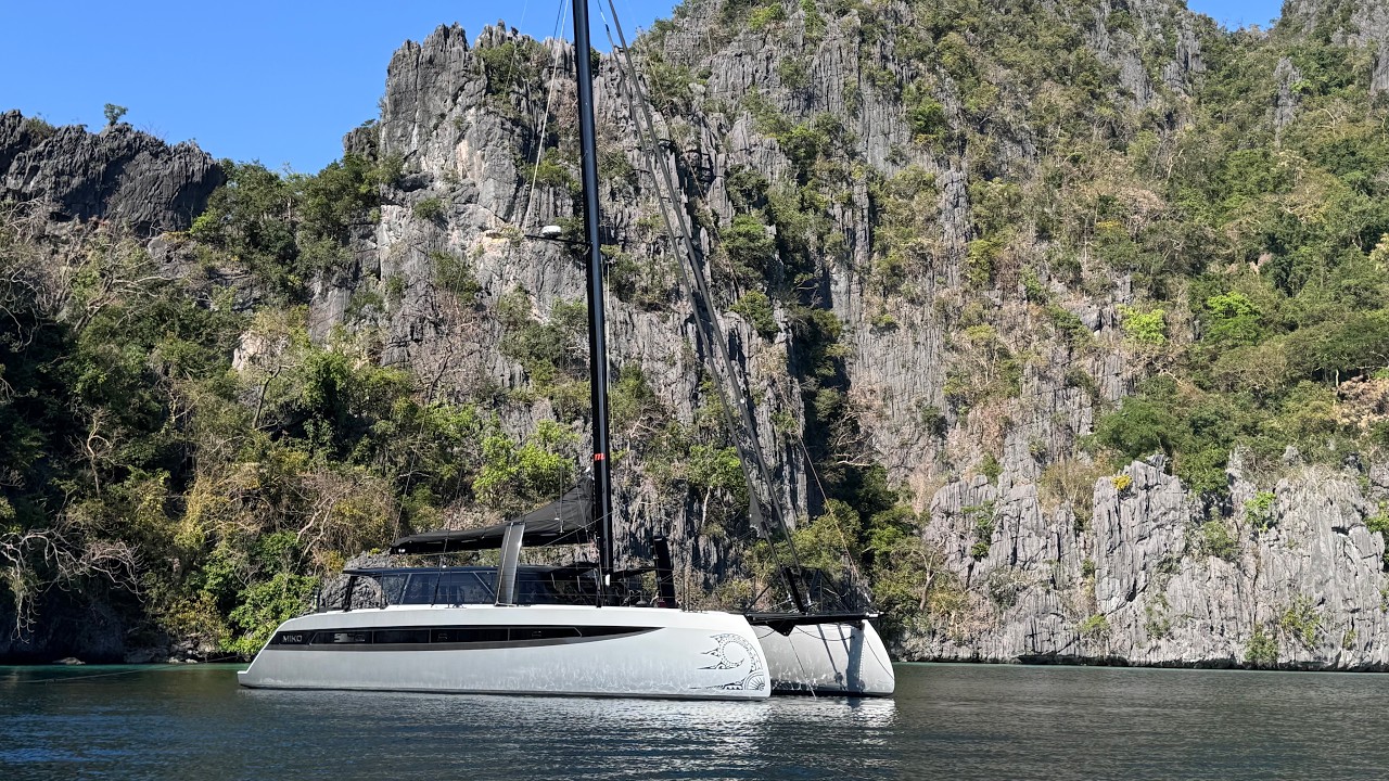 ⁣Sailing our HH52 through the hidden paradise of Palawan Philippines