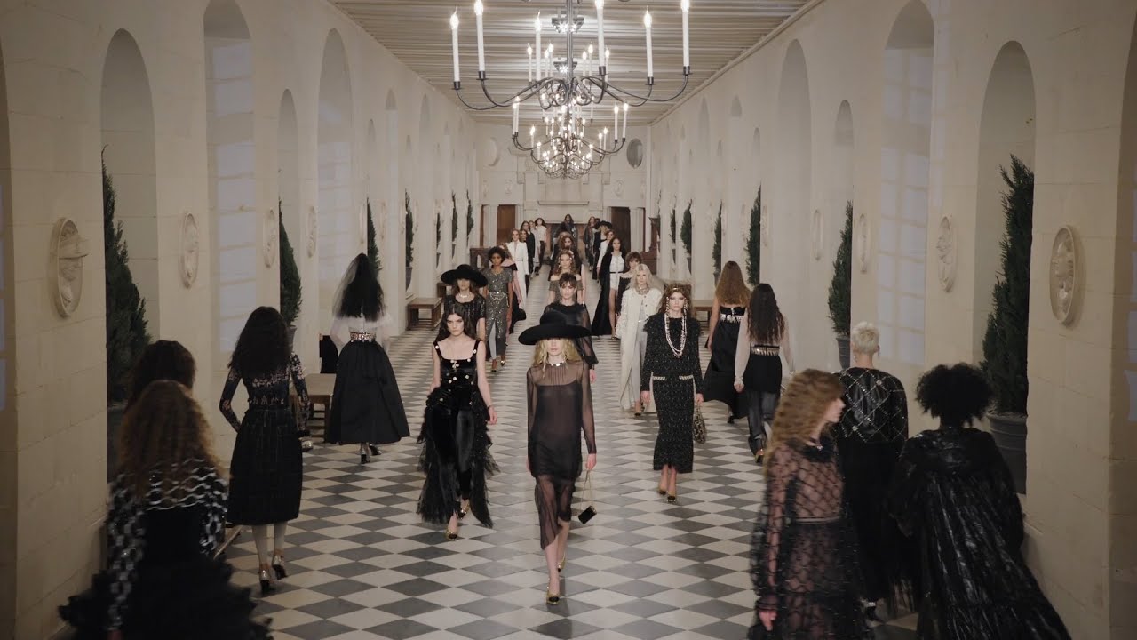 The Le Chteau des Dames 202021 Mtiers dart Show   CHANEL Shows