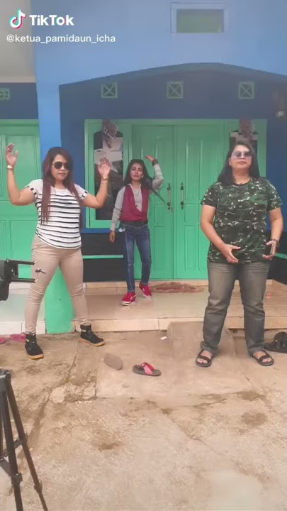 hajar sampe bawah bersama duo racun 😁😁💃💃