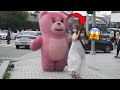 [PRANK]Giant pink bear : Scaring People on the streets of Haeundae in Korea !!!