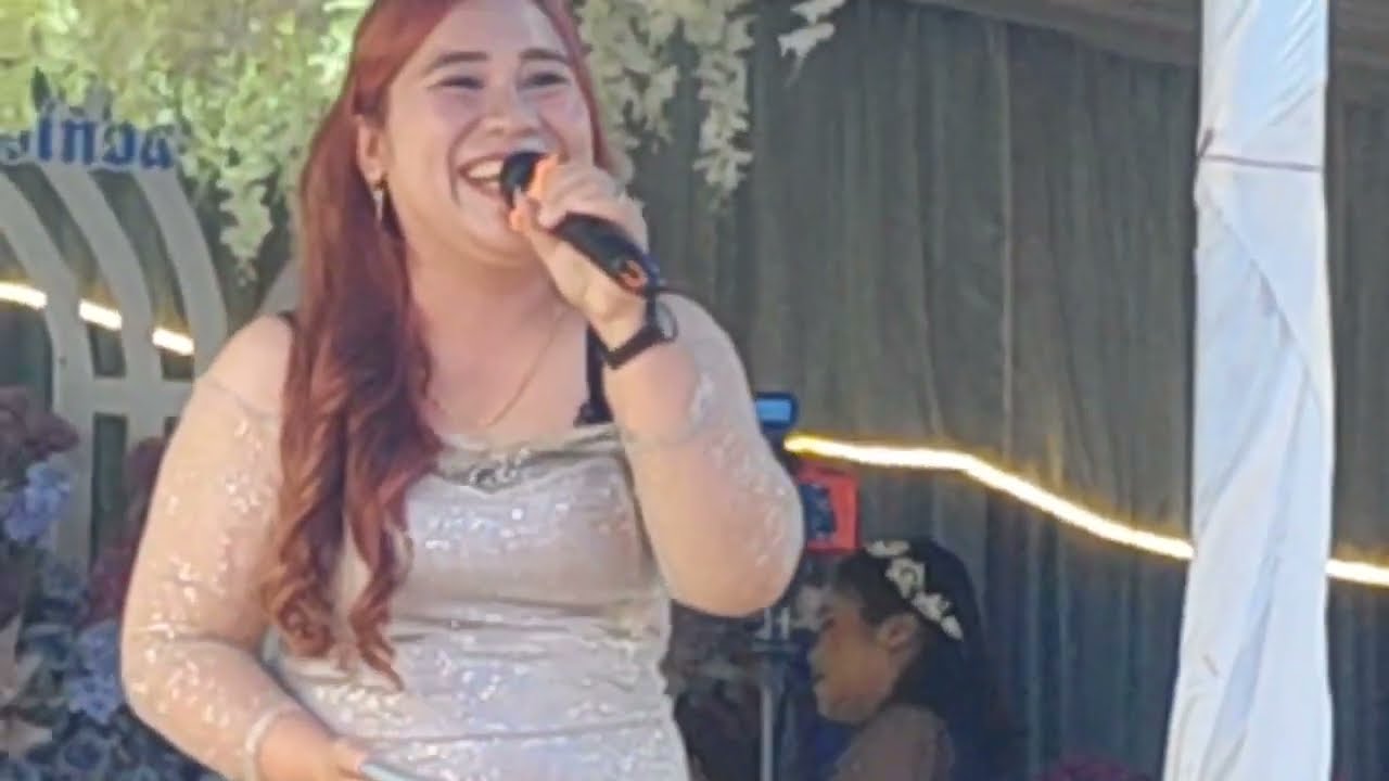 Rijok Ayu di acara pertunangan Dandi dan Dinda