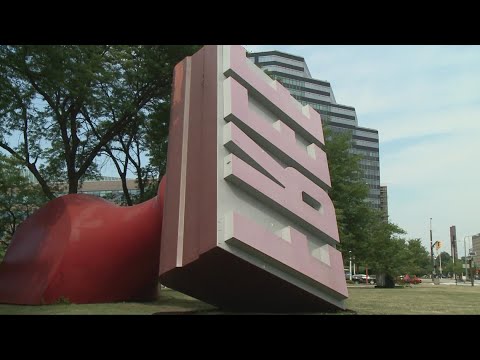 Claes Oldenburg, artist who created massive urban sculptures, dies ...