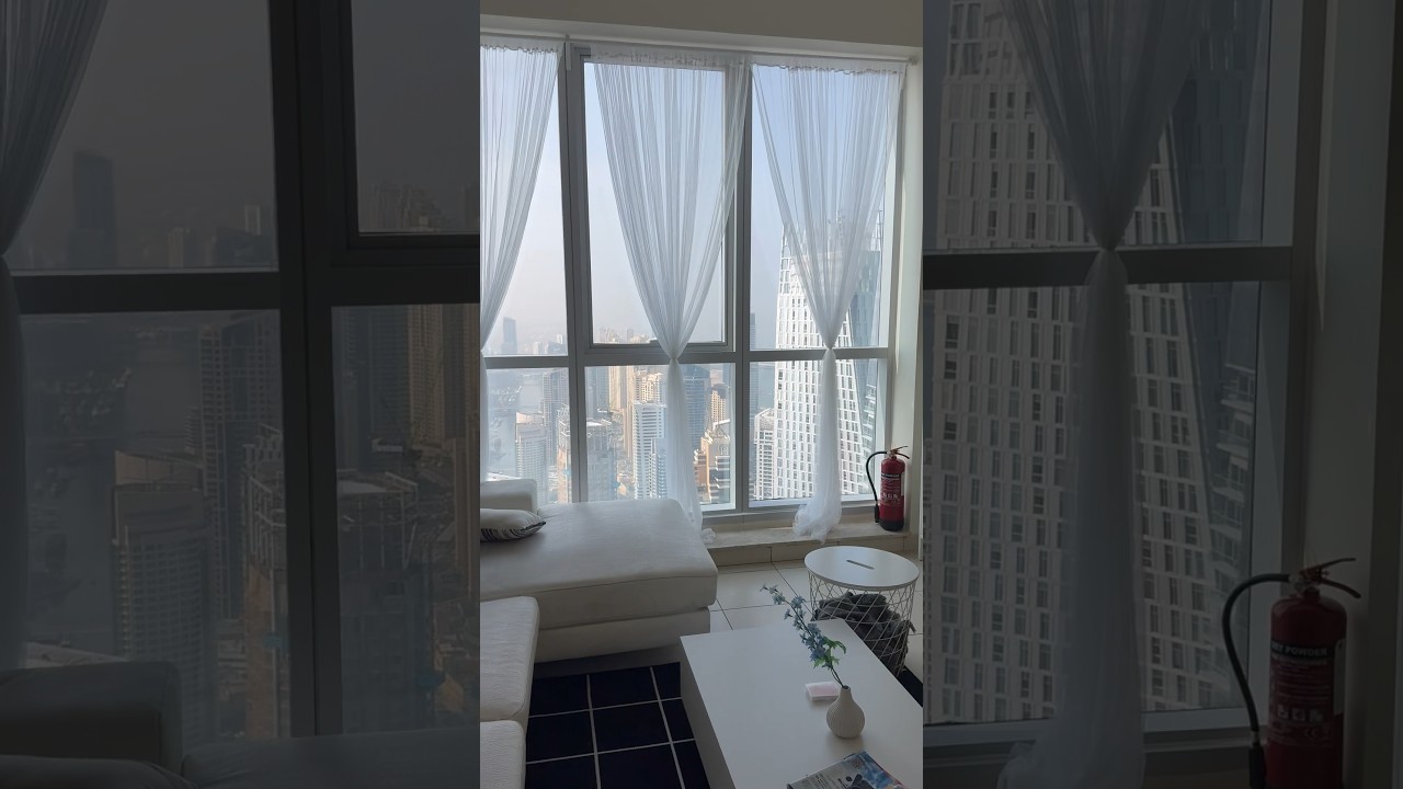 The view from my hostel room in Dubai 🇦🇪