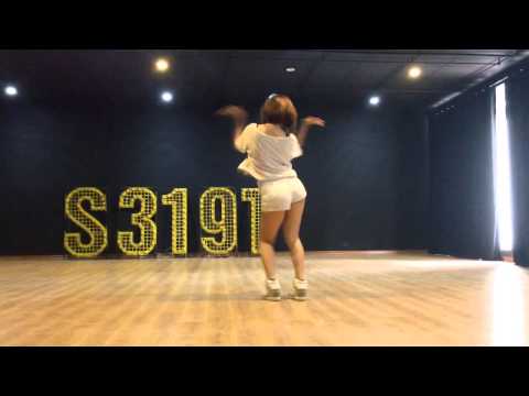 Lớp 1B05 tháng 5 Sexy Dance - Jamie St.319