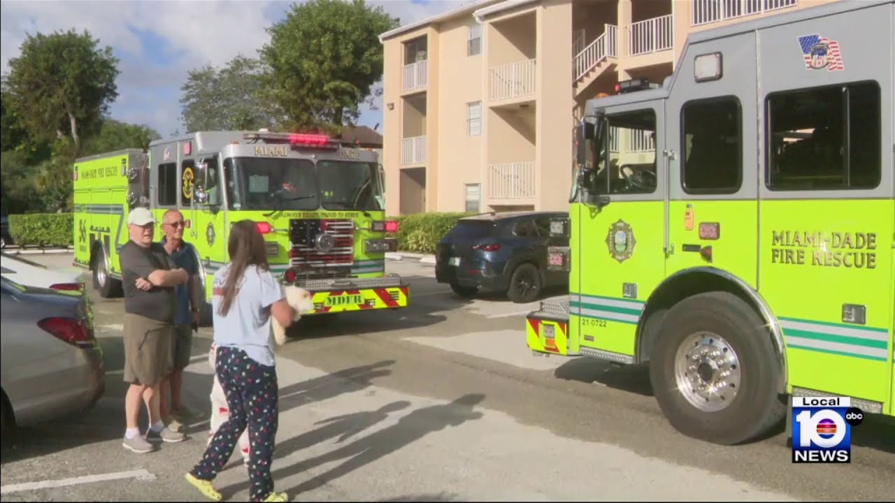 Family displaced after fire wrecks apartment on Christmas Eve - YouTube