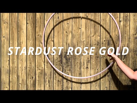 Dieses Video zeigt unser Hula Hoop Modell „Stardust Rose Gold“ in Bewegung bei Sonnenlicht. Wir bieten die Varianten plane (unbehandelt), angeraut (mit Sandp...