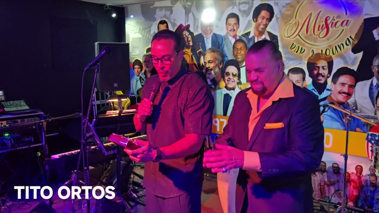 MIKE RAMOS  EXALTADO AL SALON DE LA FAMA DE MUSICA BAR & LOUNGE.