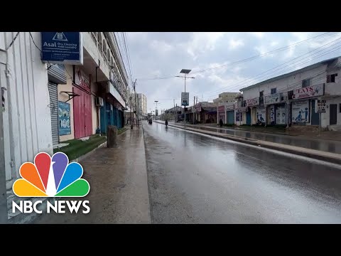 Gunfire Echoes Around Mogadishu After al-Shabab Fighters Storm Hotel