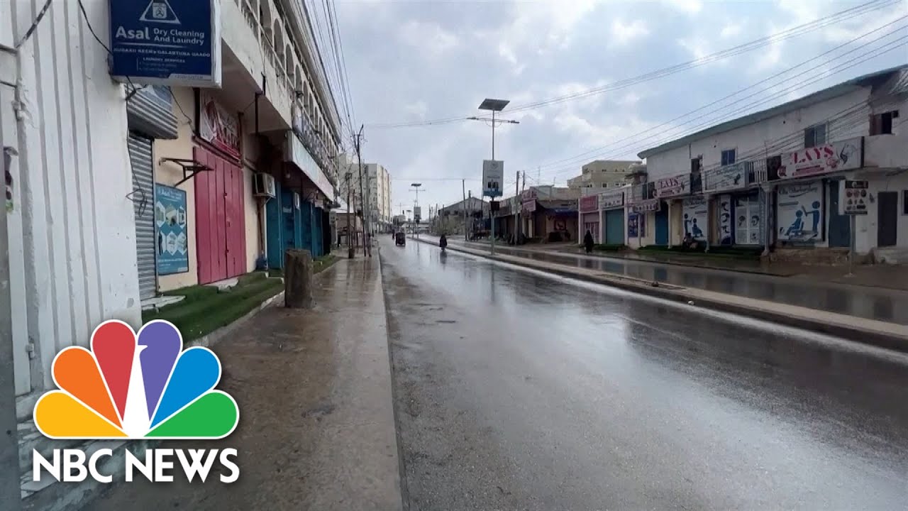 Gunfire Echoes Around Mogadishu After al-Shabab Fighters Storm Hotel
