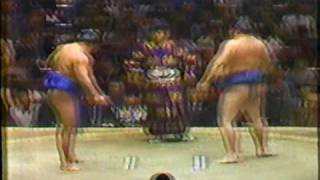昭和59年初場所千秋楽 隆の里 対 千代の富士 - YouTube