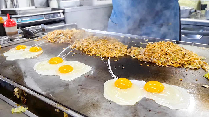 Selling 600 a Day! Witness the Lightning-Fast Skills of the Okonomiyaki Master!"