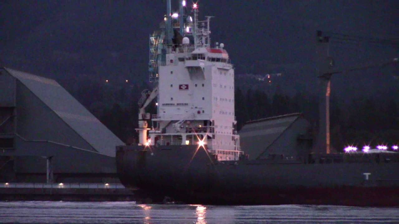 Container Ship HAMMONIA BEROLINA inbound into Vancouver, BC at Dawn (June 3, 2016)
