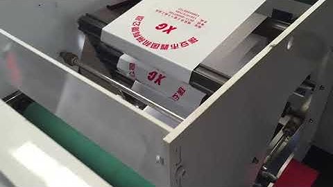 Máy Cắt Túi Gắn Quai Sách Tự Động