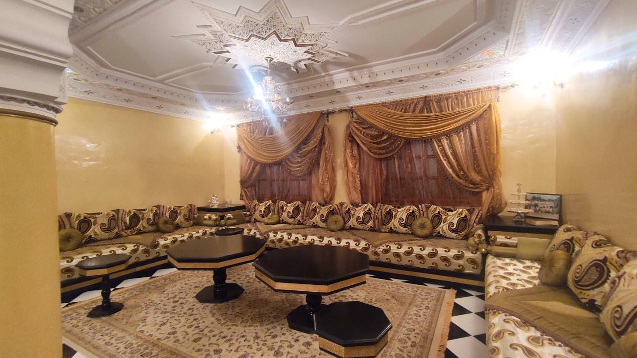 منزل للبيع في مراكش📍حي صوكوما💸الثمن 140 مليون👈مساحة كبيرة وفيه كاراج