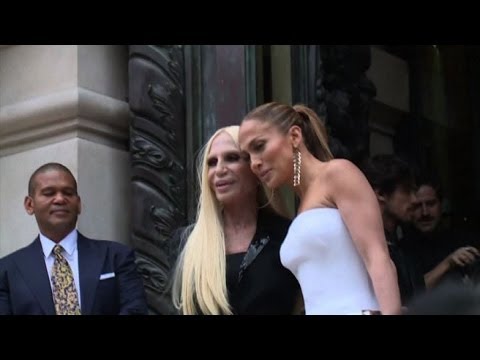 Video: Jennifer López, Ospite Di Lusso Alla Sfilata Di Versace A Parigi (FOTO)