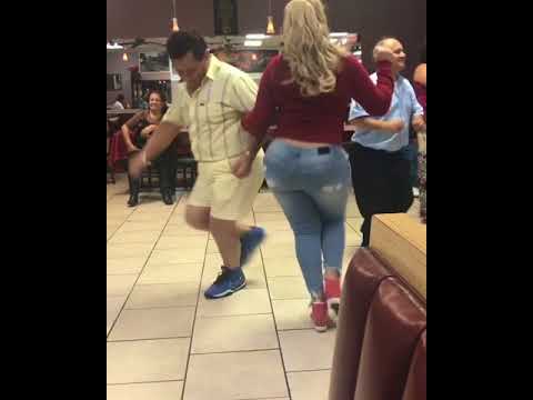 Jackie Castañeda bailando con gordito
