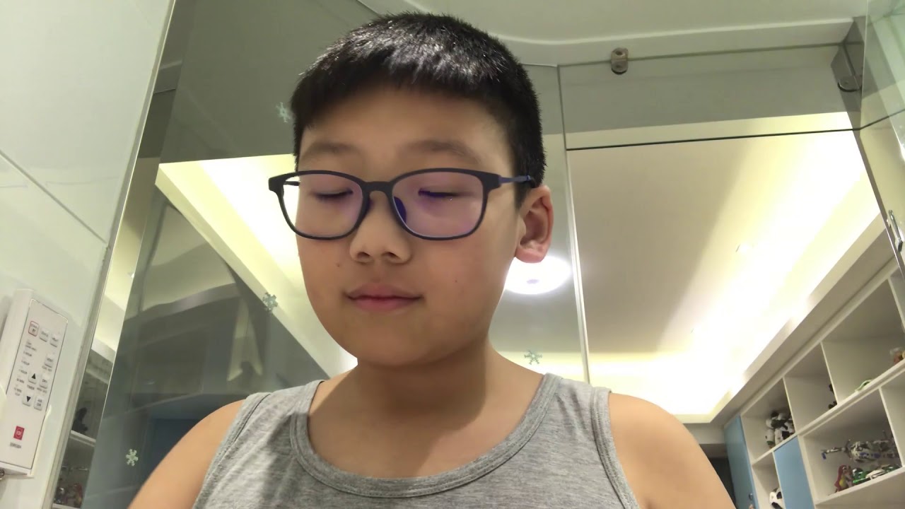 Kid shaving with a real RAZER! - YouTube