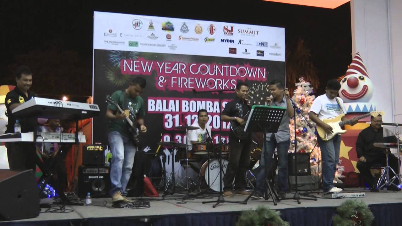Bomba Band - YouTube