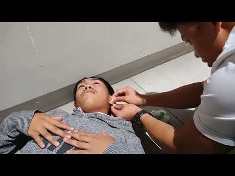 How to remove an insect inside the ear
