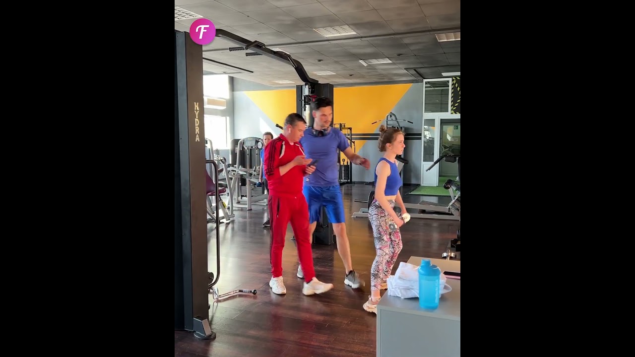 Man defends girl at gym from unwanted filming 