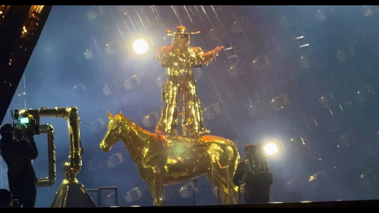 Beyoncé - Opera Interlude/RENAISSANCE Medley - Live from The Cowboy ...