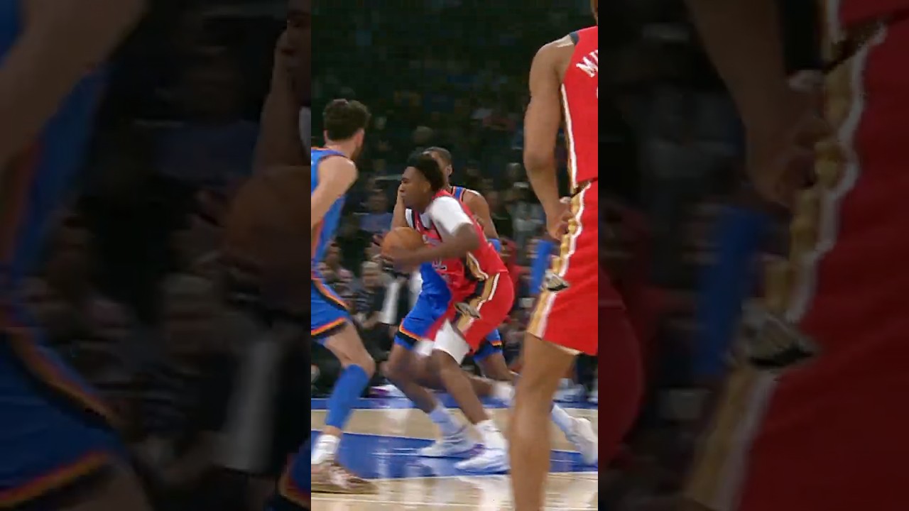 Derik Queen finishes in traffic at the rim 💪 