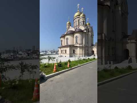 Храм на центральной площади города Владивосток.