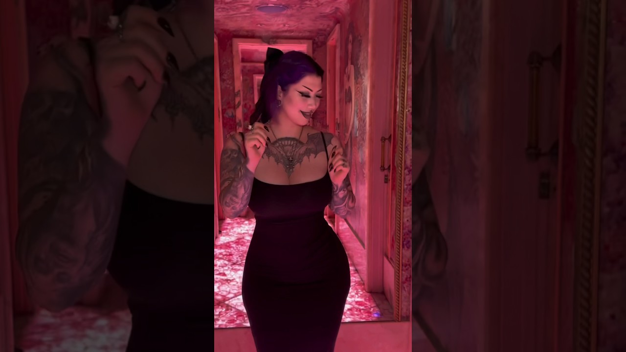 The bathroom was just so cute heh@LuxxCher 💜🖤 #holidaywithshorts #shortsexcellence