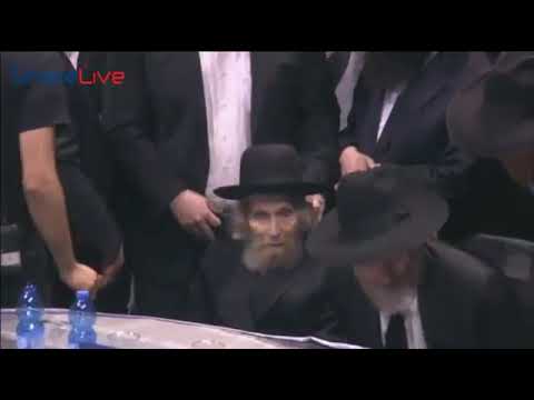 במעמד אלפים: כניסת רועה ישראל מרן ראש הישיבה הגראי"ל שטיינמן זצוק"ל למעמד האדיר שע"י דרשו.