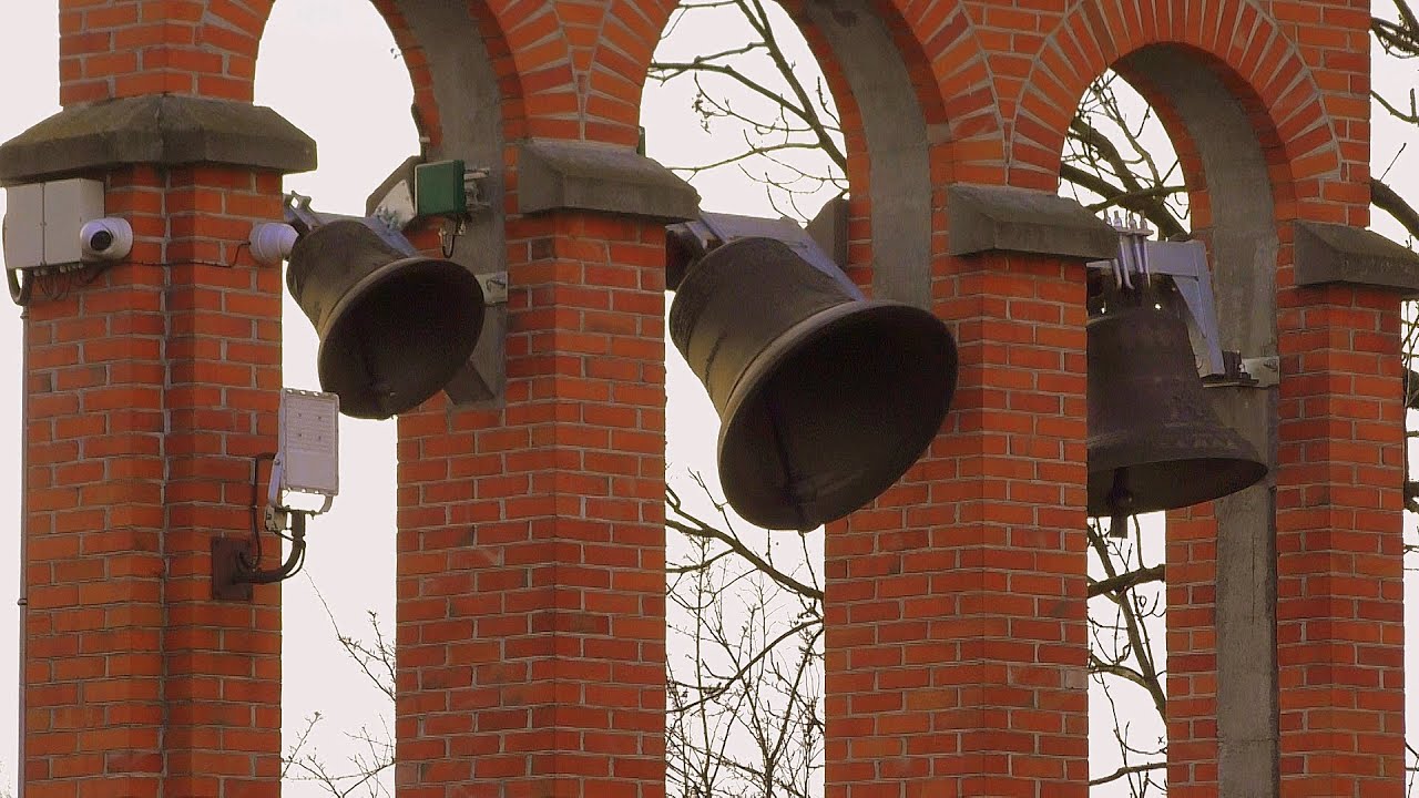W Kowalu rozbrzmiały dzwony. Pogrzeb Benedykta XVI