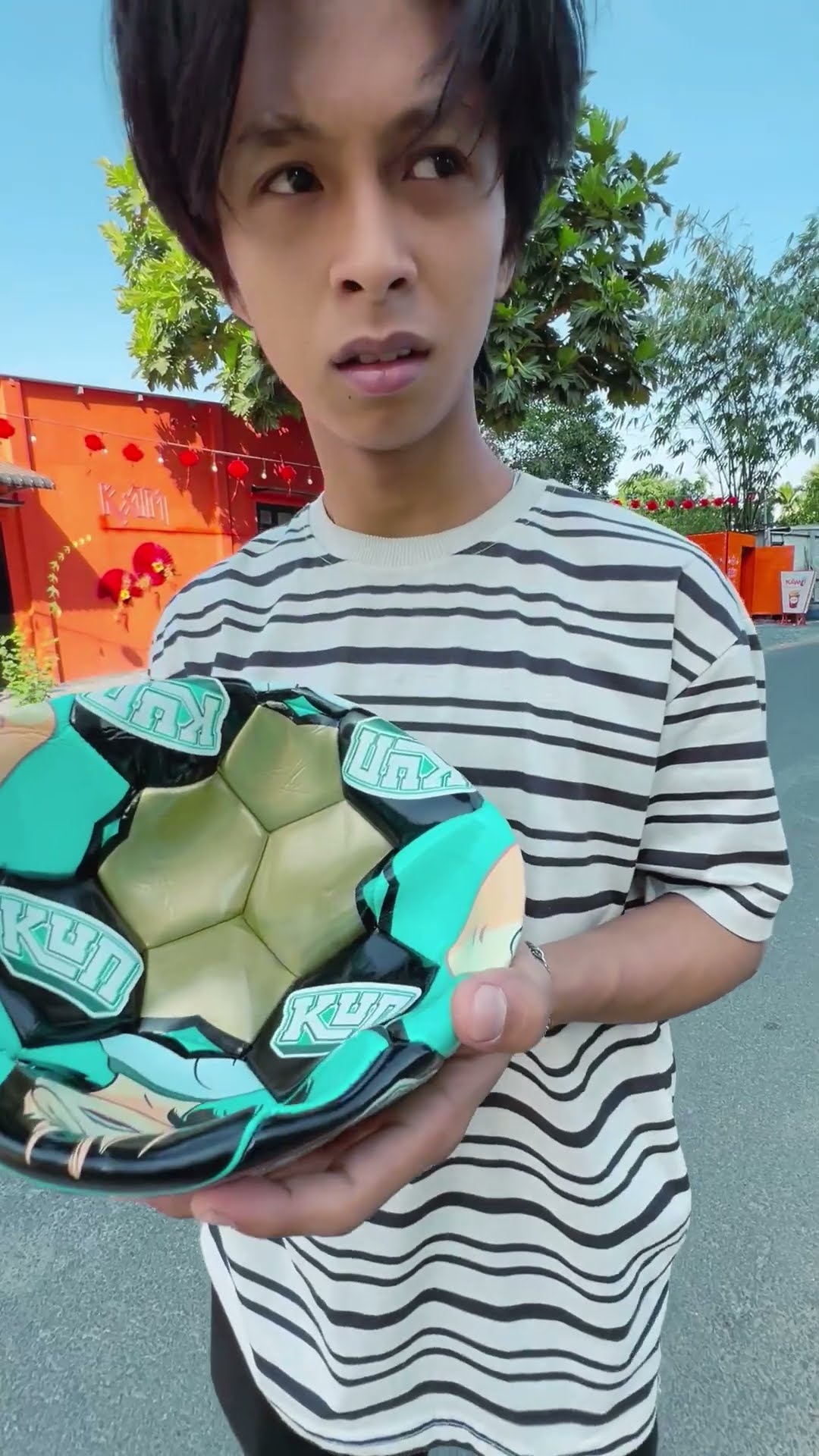 Người bạn tội nghiệp và ước mơ đá bóng || poor boy and dream football #shorts
