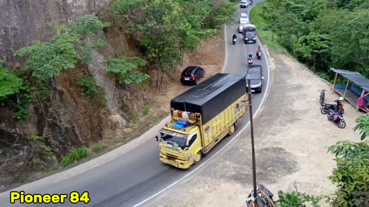 Suasana tahun baru‼️Tiba-tiba hujan turun saat menyaksikan suasana lalulintas dipanatapan nabundong