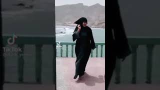 رقص سعوديات محجبات على البحر