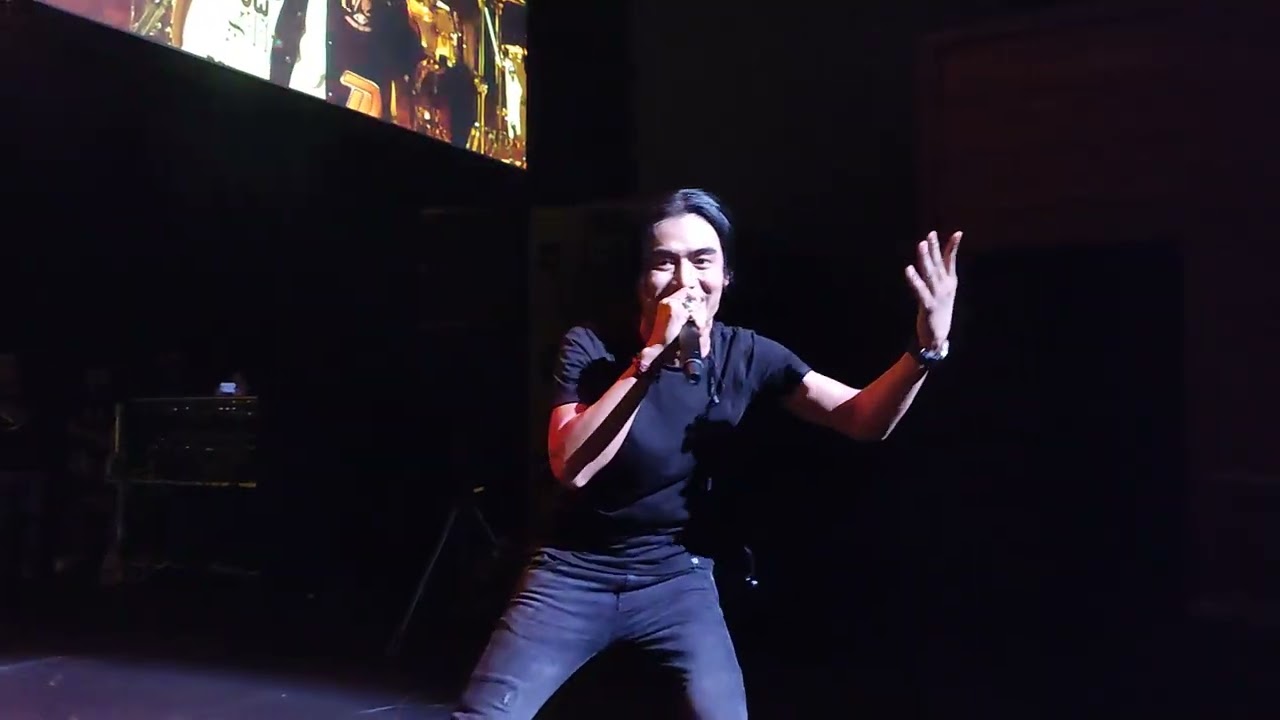 PECAAH!! ST12 bareng CHARLY dan ARIS IDOL nyanyi lagu Putih Putih Melati di Singapura