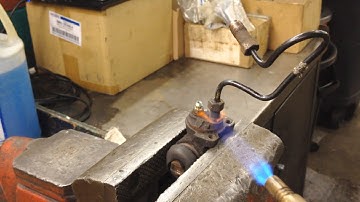 Ford Quick Tips: #11 Freeing Rusted On Brake Lines