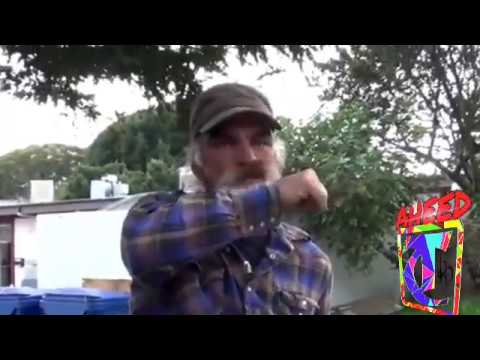 شاهد هذا الرجل كيف يحرك شنبه شاربه شواربه