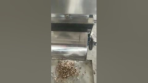 walnut cracking machine