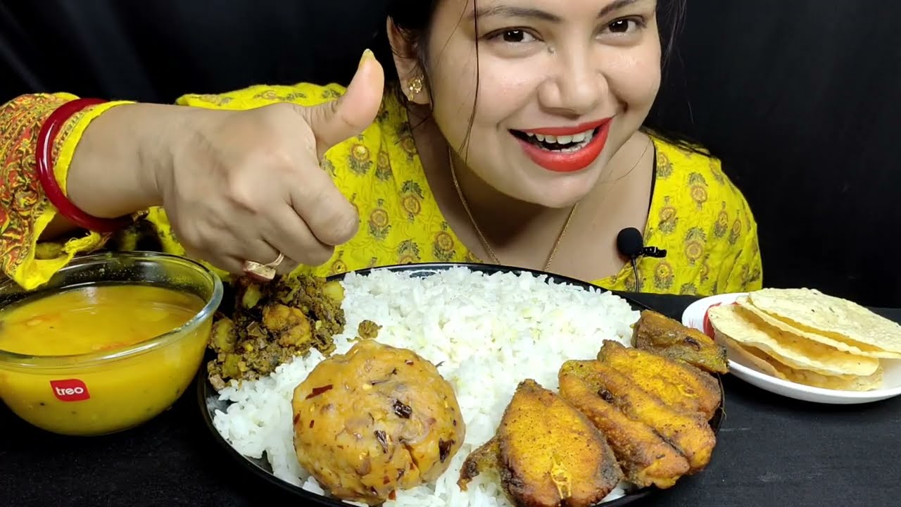 MASSIVE EATING,BENGALI LUMCH,RICE WITH TOK DAL,ALU SEDDHO,FISH FRY AND PAPAD।।