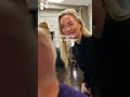 Õhtulehe ajakirjanik käis influkate uues salongis juukseid lõikamas.