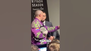 Usyk taking care of his daughter’s cuddly toy 😍